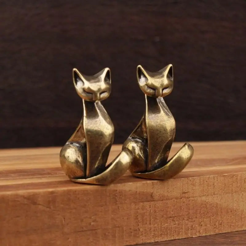 Brass Cat Figurine – Vintage Desktop Sculpture & Home Décor