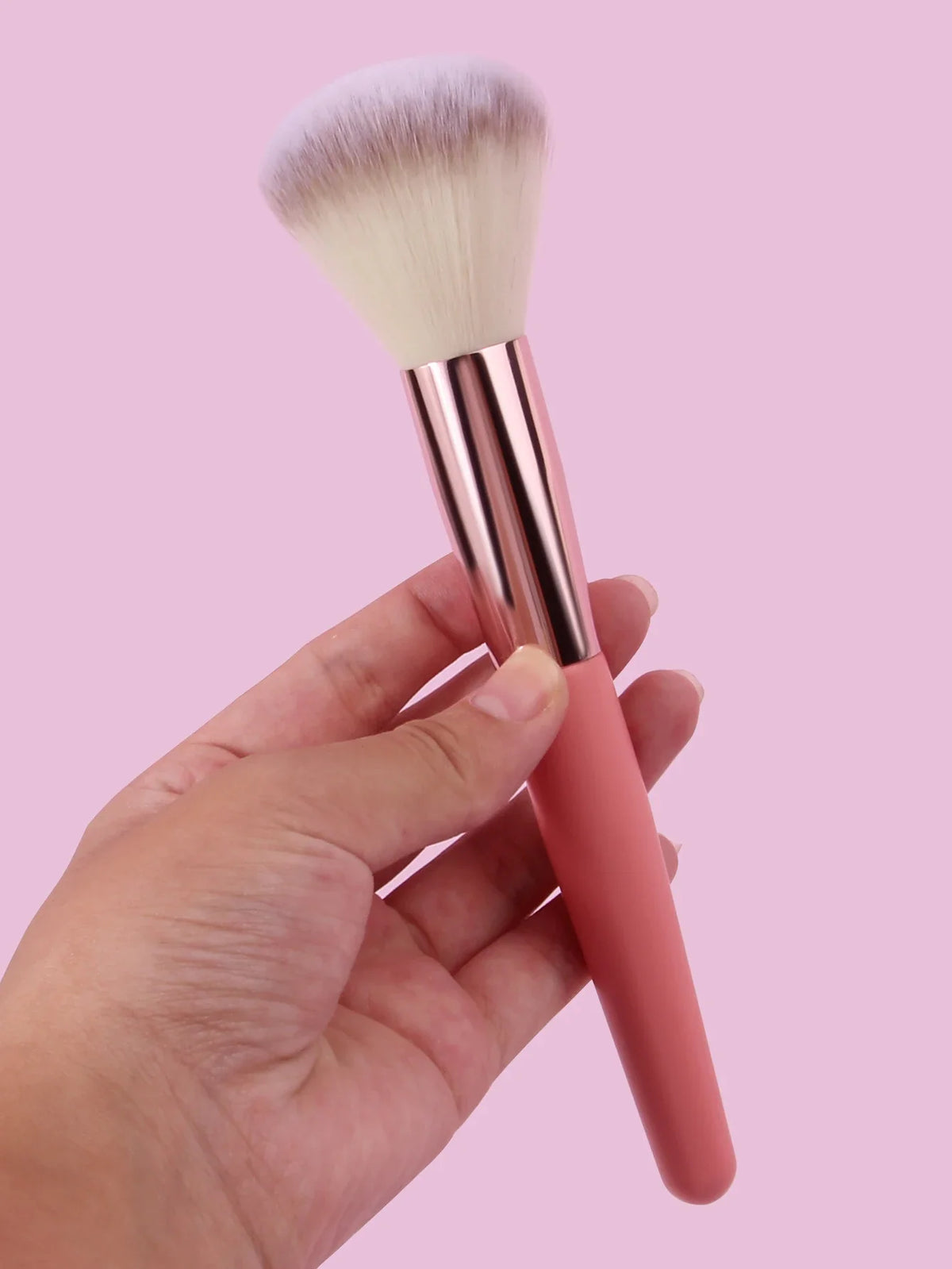 Pink Wooden Handle Makeup Brush – Blush, Contour & Highlighter