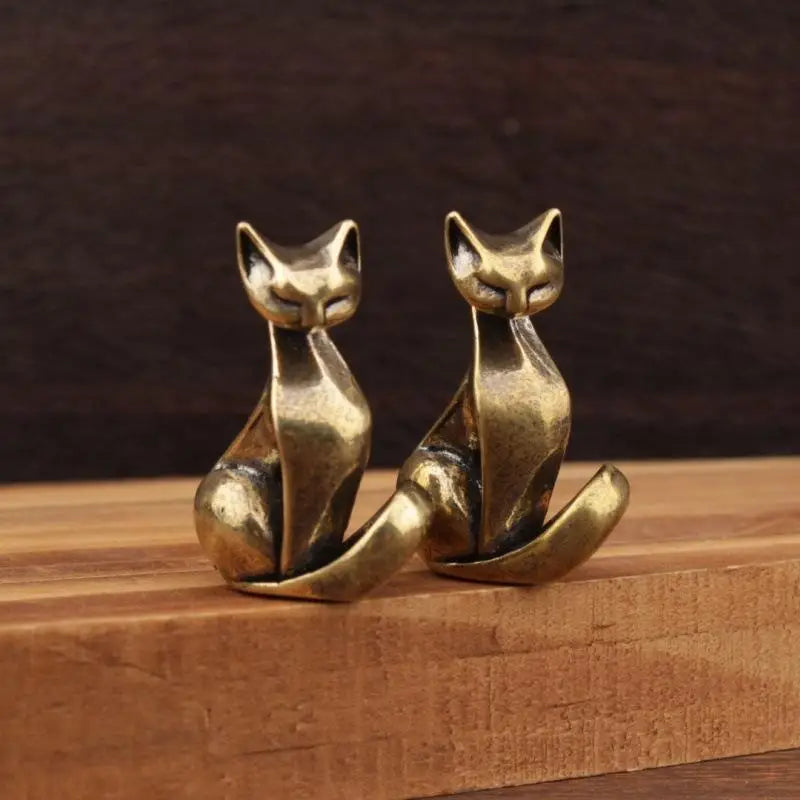 Brass Cat Figurine – Vintage Desktop Sculpture & Home Décor