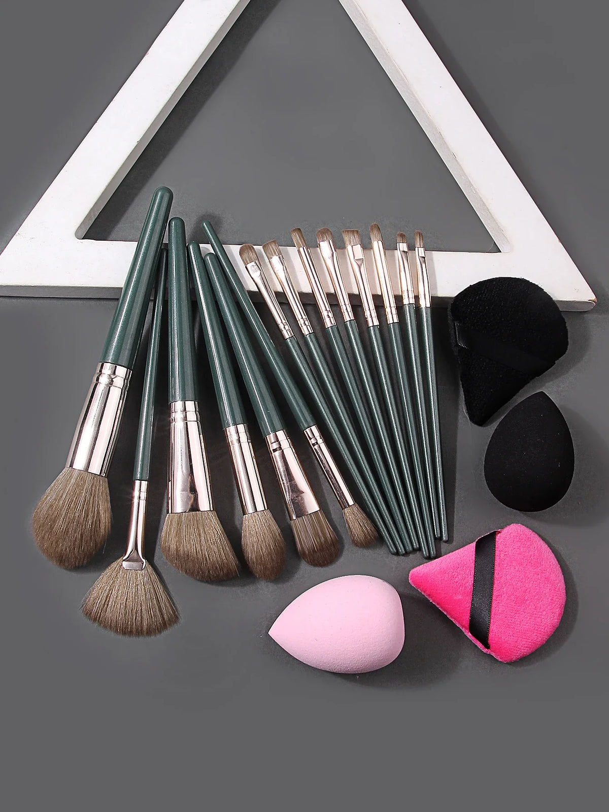 18-Piece Professional Makeup Brush Set – Eyeshadow & Face