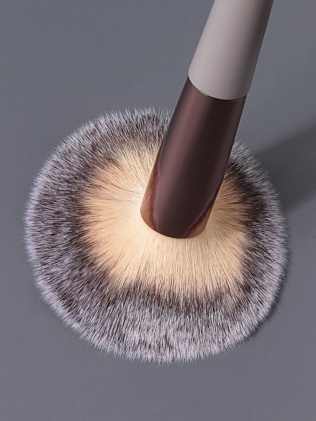 Highlighting Blush & Contour Brush – Soft Fluffy Powder Brush